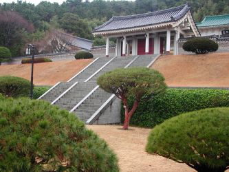 Chungnyeol Shrine